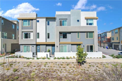 Photo of 27582 Manzanita Way, Valencia, CA 91381 (MLS # SR26159191)