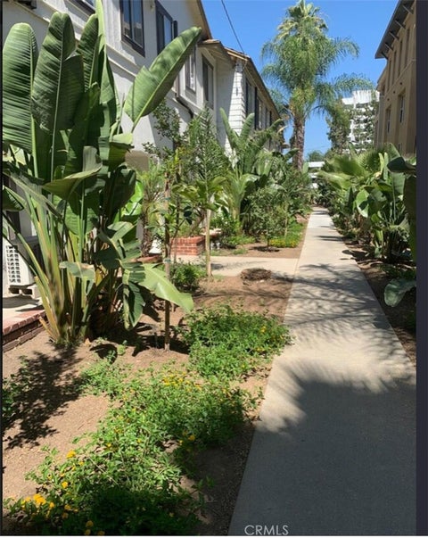 Photo of 164 N Oak Knoll AVE, Pasadena, CA 91101 (MLS # AR26210407)