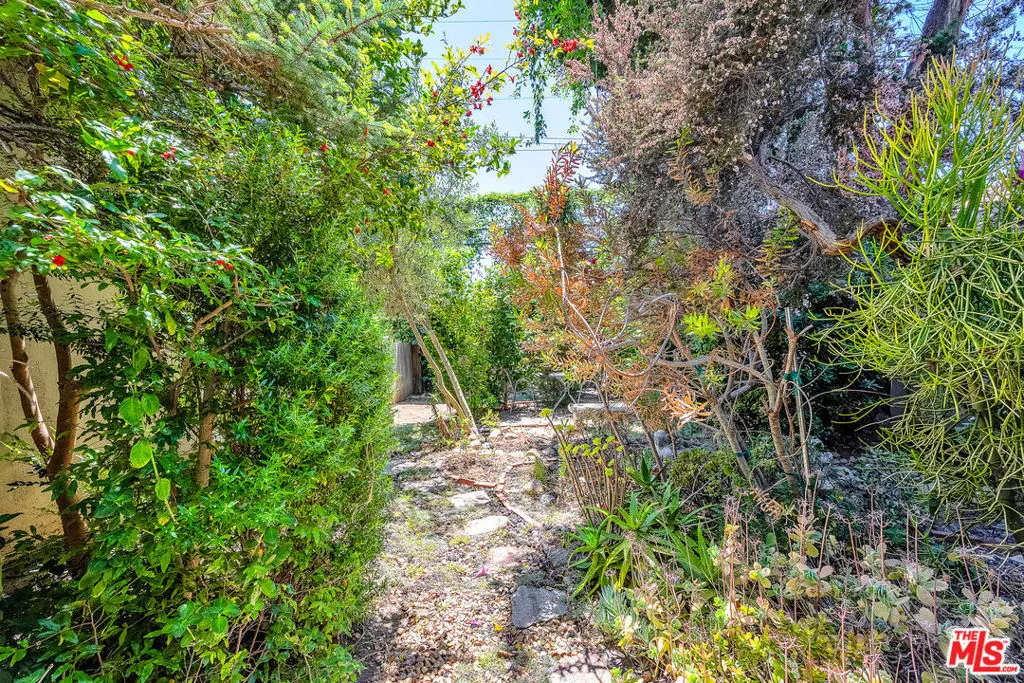 Los Angeles, California 90064, United States, 2 Bedrooms Bedrooms, ,2 BathroomsBathrooms,Residential,Active,150890