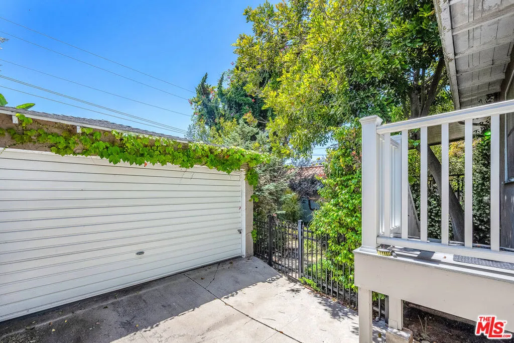 Los Angeles, California 90064, United States, 2 Bedrooms Bedrooms, ,2 BathroomsBathrooms,Residential,Active,150890