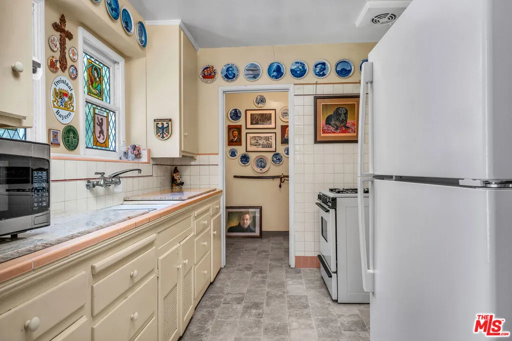 Los Angeles, California 90064, United States, 2 Bedrooms Bedrooms, ,2 BathroomsBathrooms,Residential,Active,150890