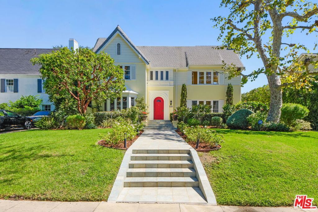 Photo of 218 Lorraine Blvd, Los Angeles, CA 90004 (MLS # 25594053)