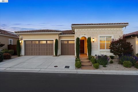 Photo of 1601 Chianti Ln LN, Brentwood, CA 94513 (MLS # 41134123)