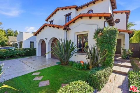Photo of 6620 LINDENHURST Avenue, Los Angeles, CA 90048 (MLS # 26659555)
