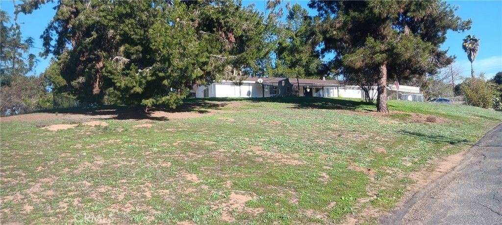 Photo of 4208 Linda Vista Dr, Fallbrook, CA 92028 (MLS # CV25277396)