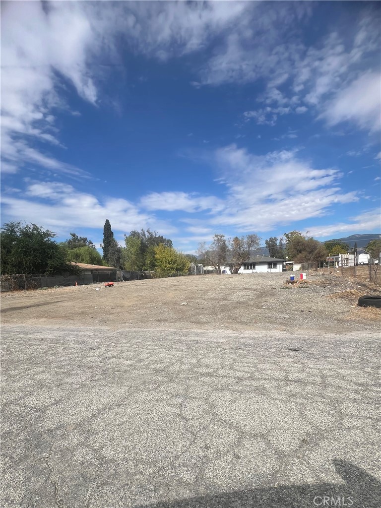 Highly sought after vacant land in one San Bernardino's fastest growing area. Make an investment in the future or user/owner.