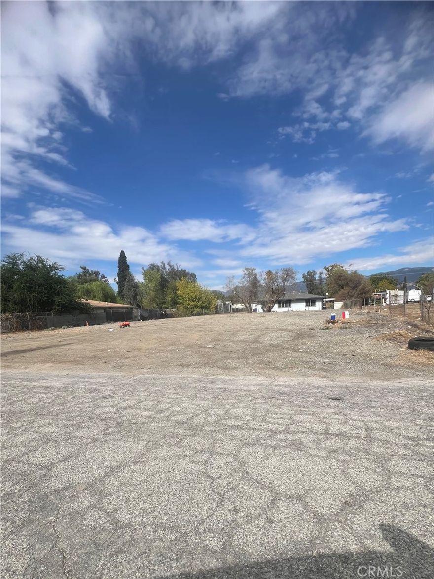 Highly sought after vacant land in one San Bernardino's fastest growing area. Make an investment in the future or user/owner.