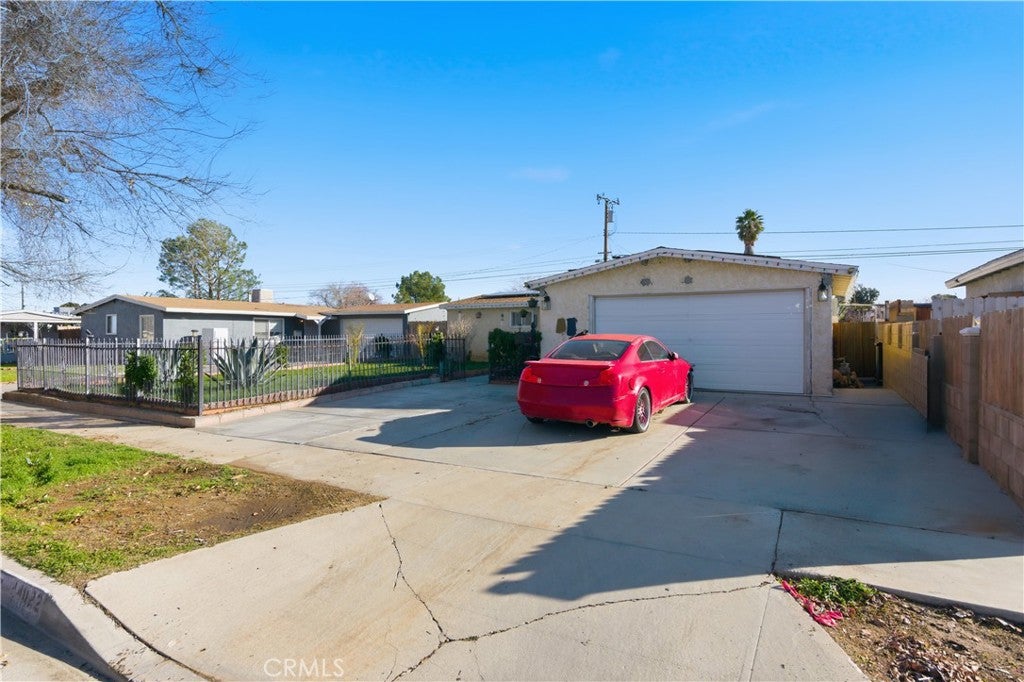 Photo of 44022 Stanridge Avenue, Lancaster, CA 93535 (MLS # SB26007162)