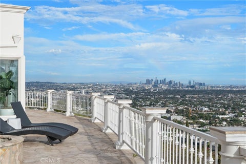 Photo of 8527 Hedges Way, Los Angeles, CA 90069 (MLS # SR26197928)