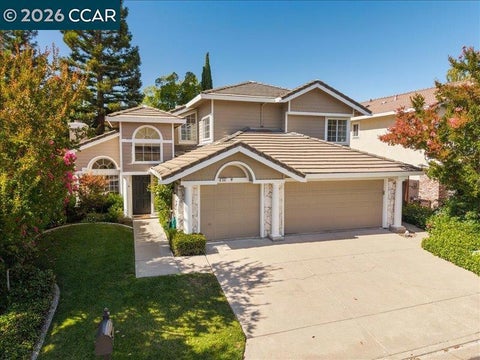 Photo of 209 Walnut Creek Ct CT, Danville, CA 94506 (MLS # 41145866)