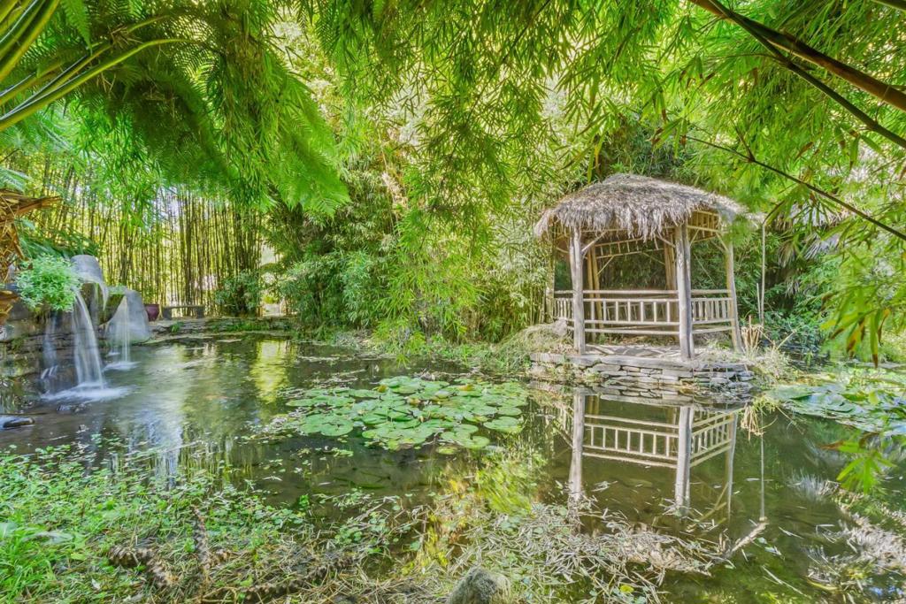 5601 Freedom Boulevard