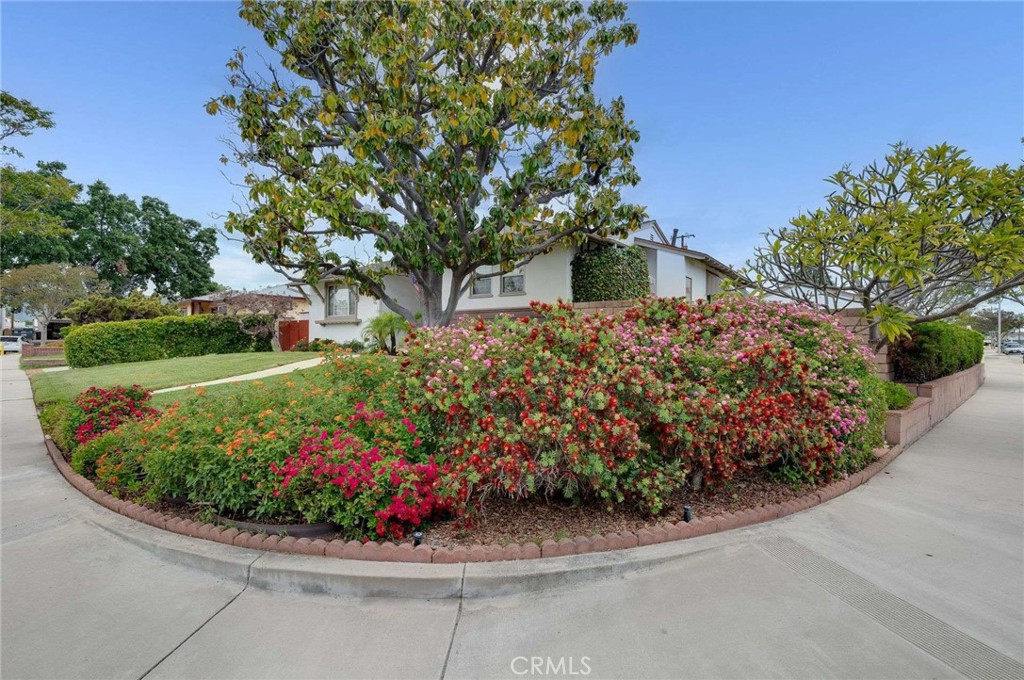 404 N San Jose Avenue