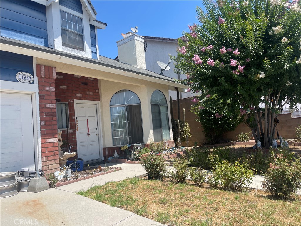 Gem – a must-see! Don’t miss this opportunity to become the new homeowner of this beautiful property. Home needs some TLC and will be sold as-is; seller will not provide any repairs. Built in 1984, and owned by the current owner since construction.
This home offers 3 bedrooms, 3 bathrooms, and a den that can easily be converted into a 4th bedroom.
Agents: Please conduct your own investigations and due diligence.
