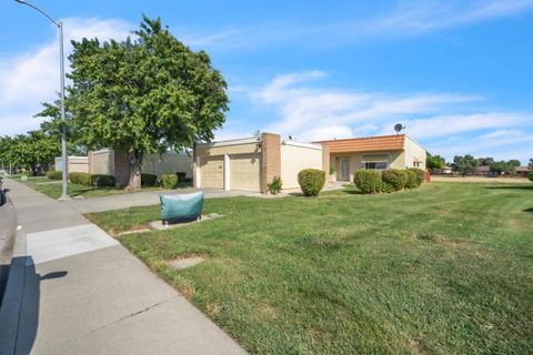 Photo of 636 Yellowstone Dr, Vacaville, CA 95687 (MLS # ML82042070)