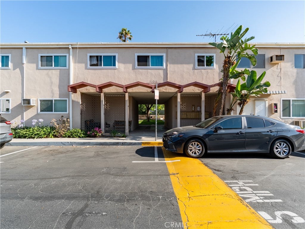 7129 Coldwater Canyon 8