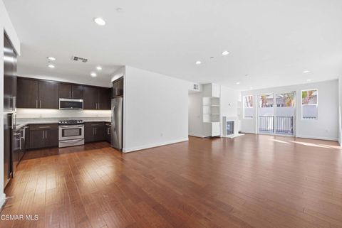 10878 Bloomfield Street 107 Toluca Lake CA 91602