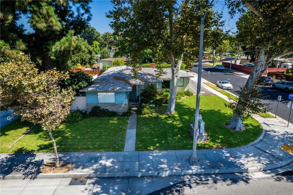 613 E Chapman Avenue