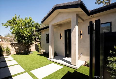 Photo of 6212 Acadia Avenue #A, Agoura Hills, CA 91301 (MLS # SR26072976)