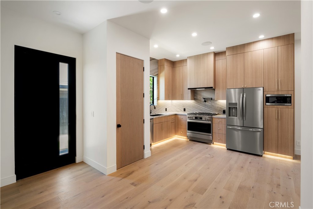 6212 Acadia Avenue A