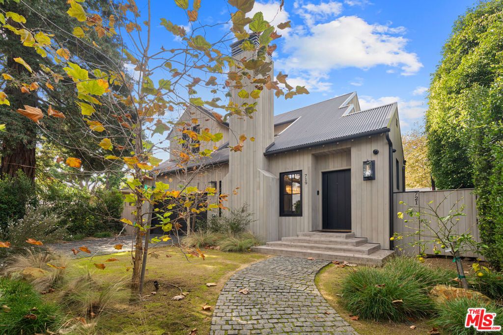 Photo of 719 San Lorenzo Street, Santa Monica, CA 90402 (MLS # 25630591)