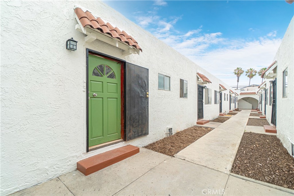 1432 Gaviota Avenue