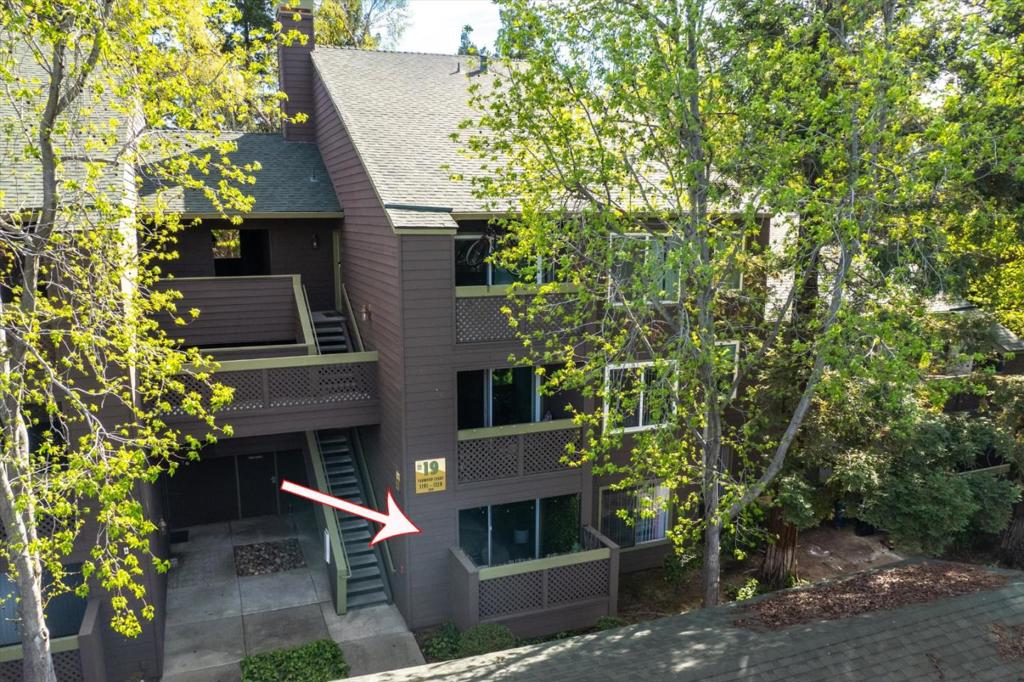 1195 Yarwood Court