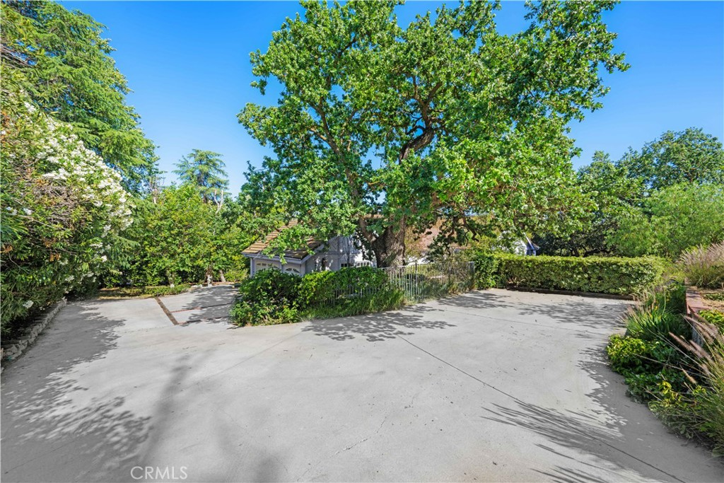 5920 Colodny Drive