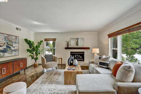 Photo of 4656 Redding St ST, Oakland, CA 94619 (MLS # 41145815)