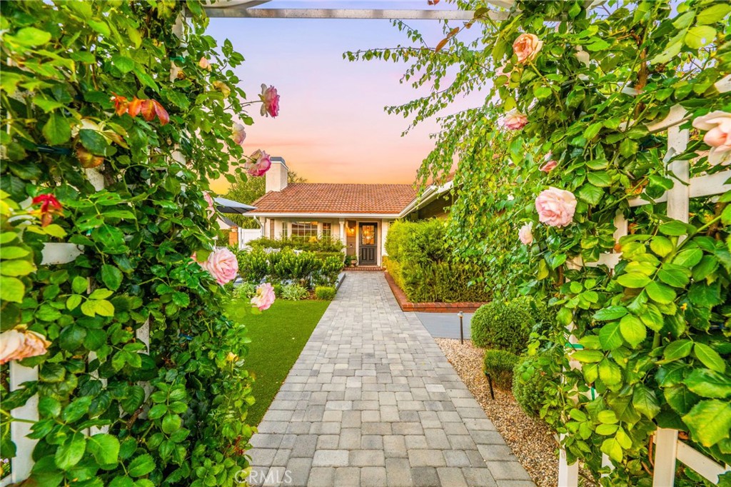 2933 Estancia