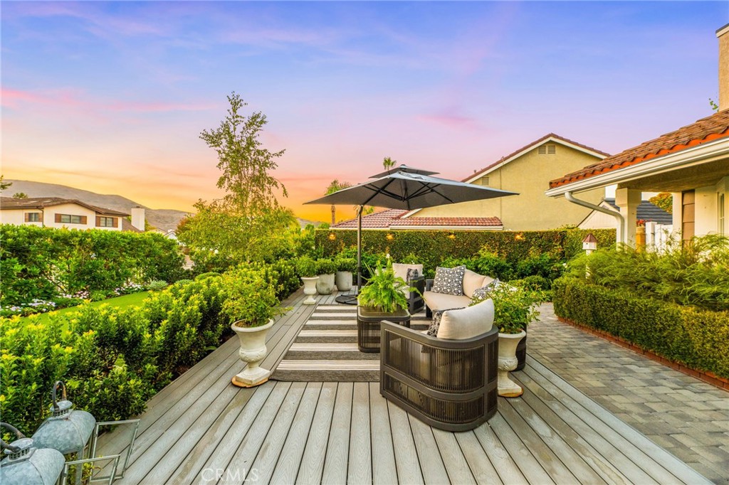 2933 Estancia