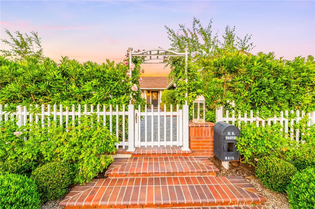 2933 Estancia