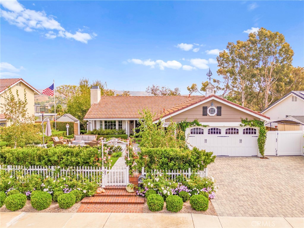 2933 Estancia