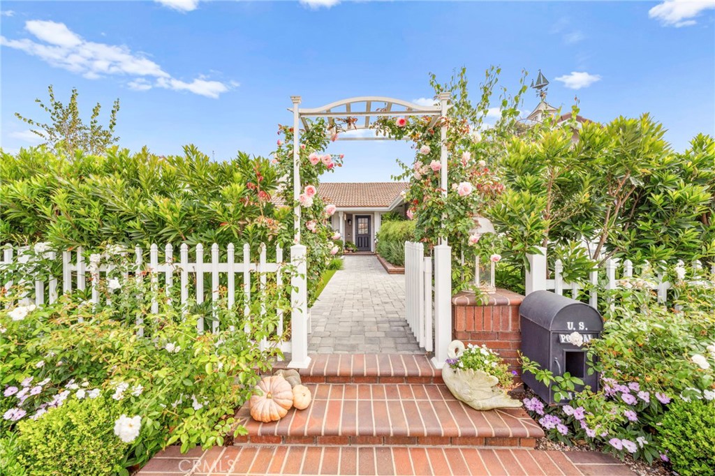2933 Estancia