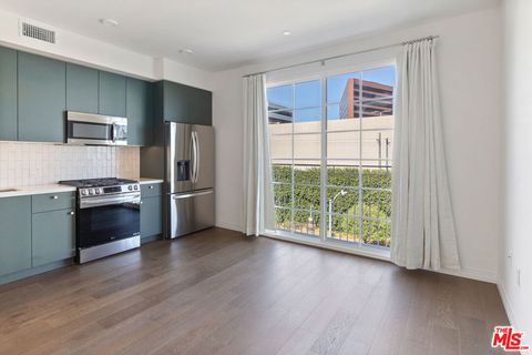 Photo of 11908 Exposition Boulevard, Los Angeles, CA 90064 (MLS # 26666481)