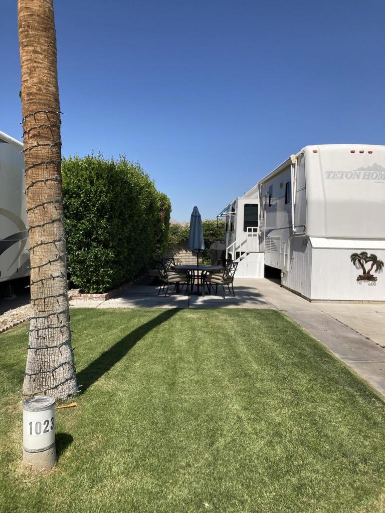 HOT SUMMER LISTING Lot 1023 Invest in this remarkable property at an attractive price, leveraging the current market trends. Located directly across from the pool, spa, laundry and restroom facilities. Satellite EThis property presents panoramic rear mountain views and is accessible to the dog park and ES Clubhouse. Come be a part of our welcoming community, where lifelong connections are formed.