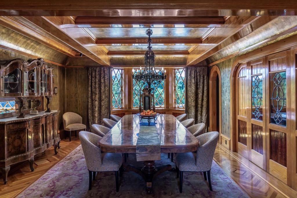 16351 Skyline Boulevard