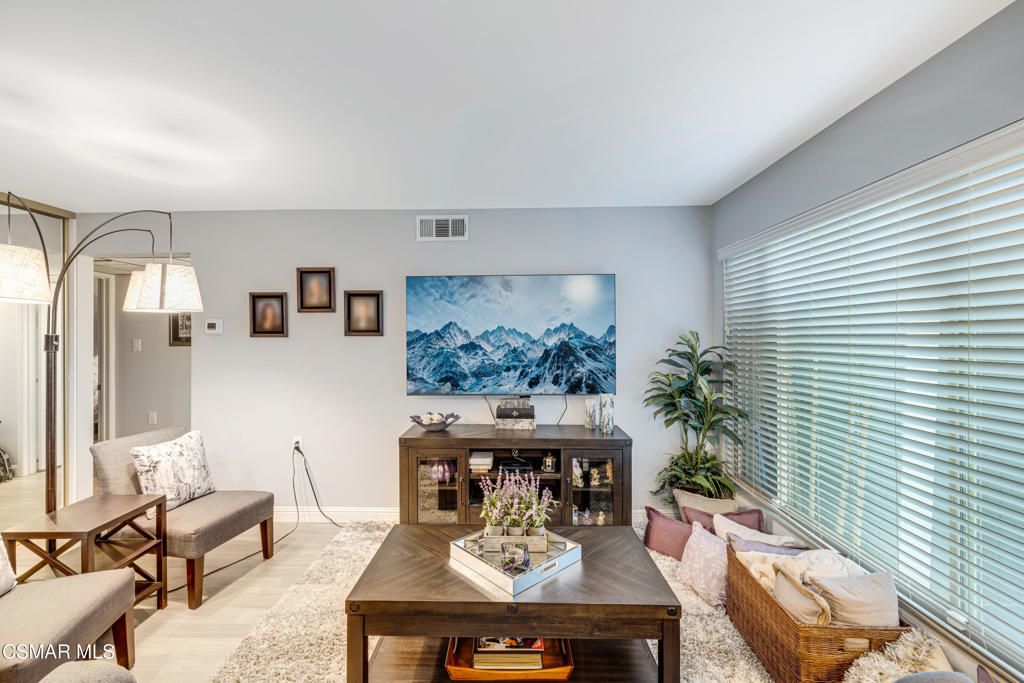 listing image 130723786767900871611