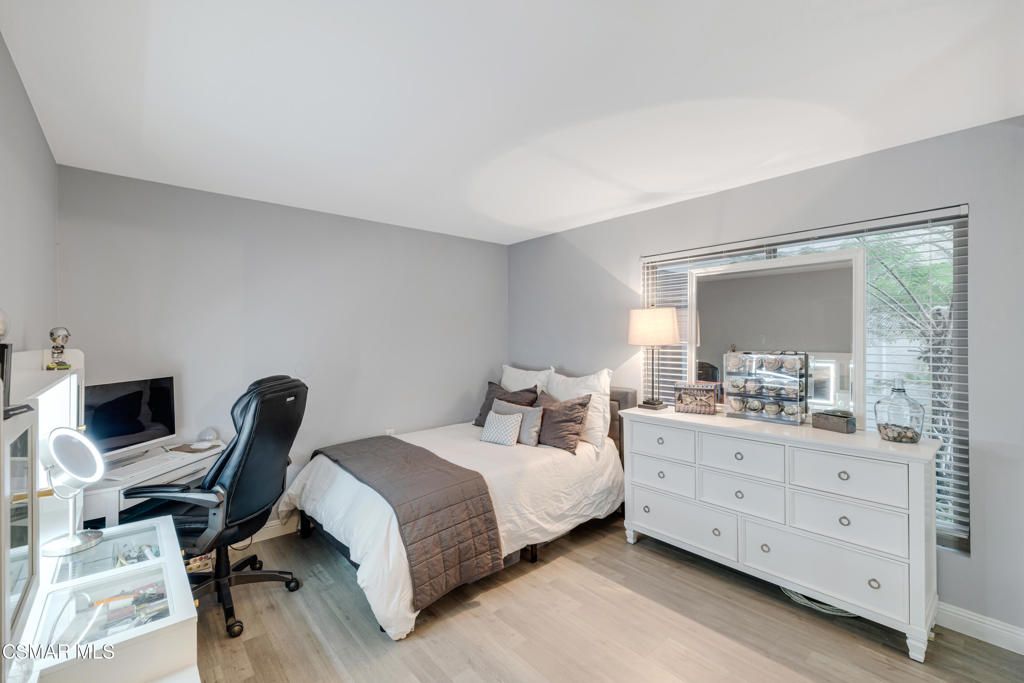 listing image 130726995866621912343