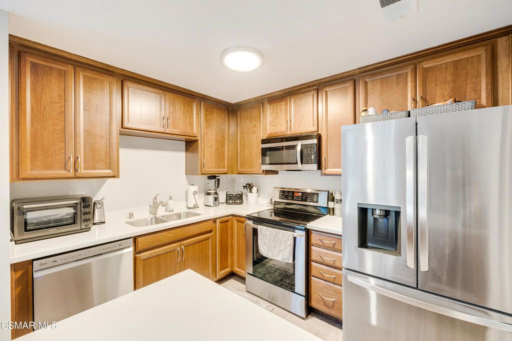 listing image 130723944592147335107