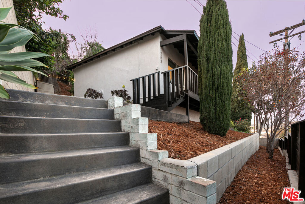 1253 N Ditman Avenue