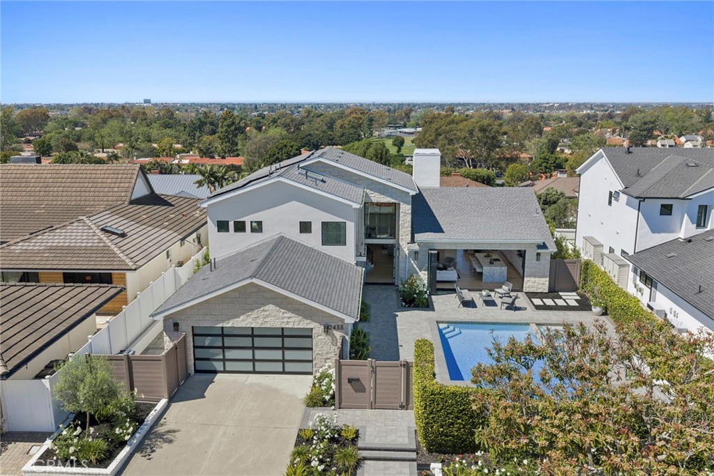 2433 Blackthorn Street