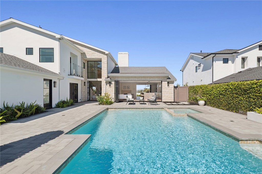 2433 Blackthorn Street