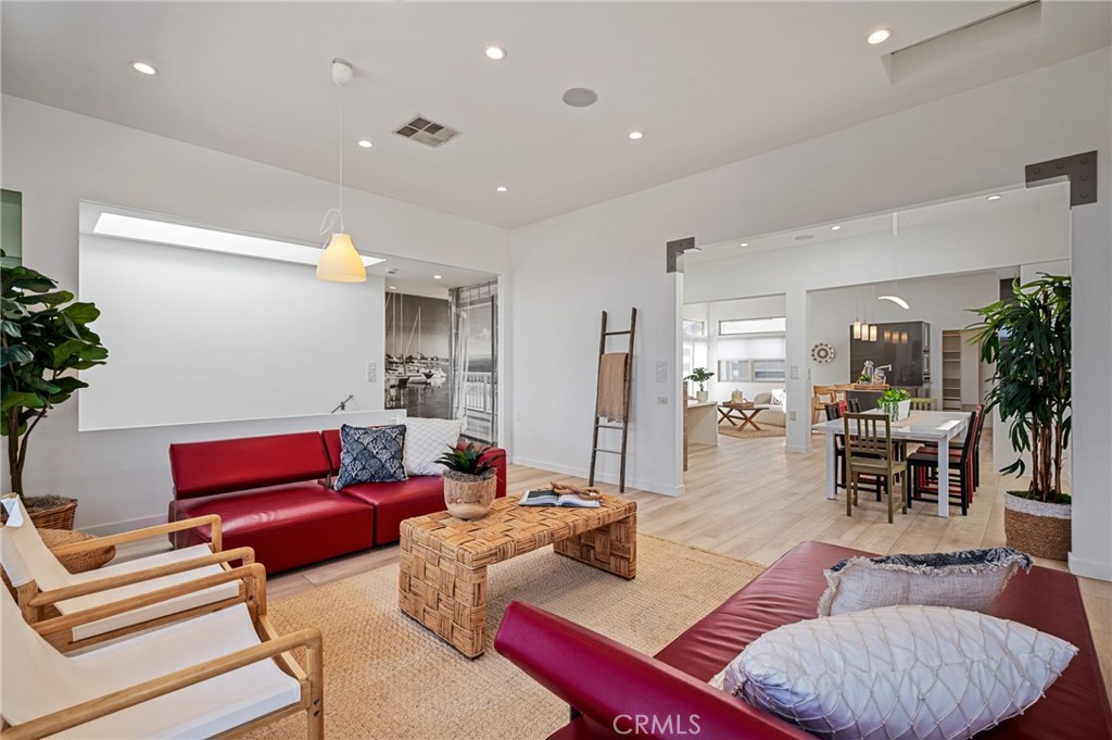 726 W 37th Street