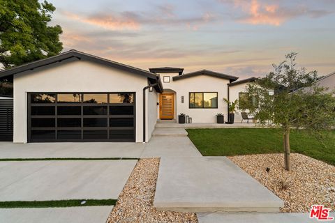 Photo of 8212 Winsford Avenue, Los Angeles, CA 90045 (MLS # 26639643)