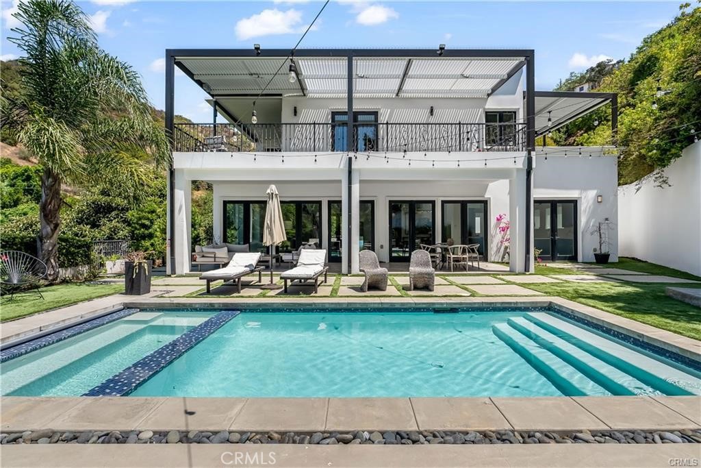 Must see this contemporary Mediterranean style home all remodeled with pool/Jacuzzi . Ground floor comes with 3 bedrooms and 2.5 bath, second floor comes with Master suite and walking closet and fireplace. 5th bedroom can be used as a office or 5th bedroom. Gated yard at the end of cul-De-sac very private. Good size backyard with barbeque great for entertainment. House can be leased all furnished. Will be available September 6th. Tenants moving out.