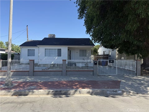 Photo of 17843 Victory Blvd, Reseda, CA 91335 (MLS # SR26192571)