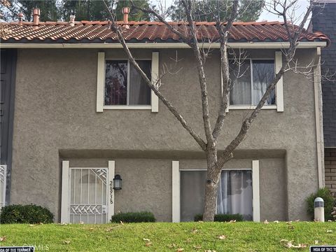 Photo of 26938 Via Terraza, Saugus, CA 91350 (MLS # DW26064969)