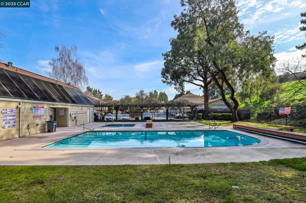 COUNTRY VILLAGE - Residential