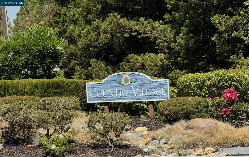 COUNTRY VILLAGE - Residential