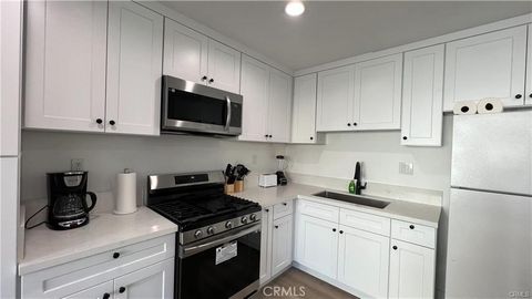 Photo of 1445 S Cloverdale Avenue #1, Los Angeles, CA 90019 (MLS # DW25227811)